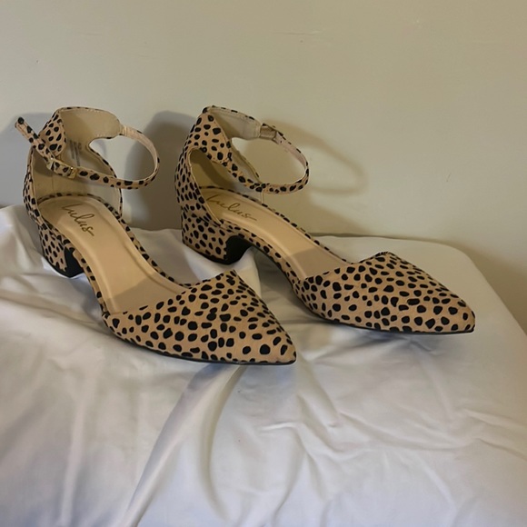 Cheetah faux suede ankle strap pumps - Picture 2 of 4